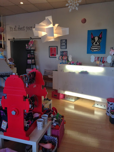 Pet Supply Store «Woof Woof Puppies & Boutique», reviews and photos, 29555 Northwestern Hwy, Southfield, MI 48034, USA
