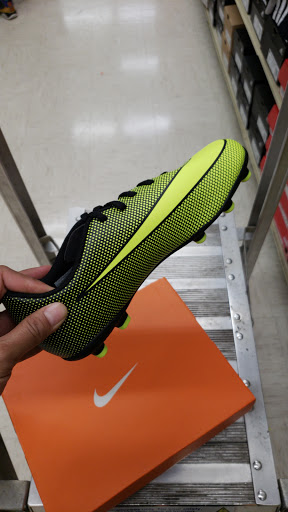 Sporting Goods Store «Academy Sports + Outdoors», reviews and photos, 7513 N Interstate Hwy 35, Austin, TX 78752, USA