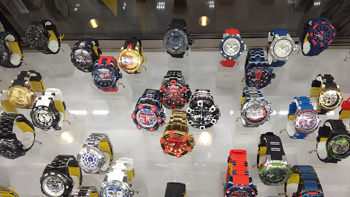 Shopping Mall «Bay Plaza Shopping Center», reviews and photos, 2100 Bartow Ave, Bronx, NY 10475, USA