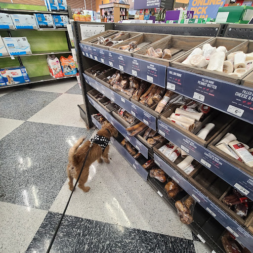 Pet Supply Store «Petco Animal Supplies», reviews and photos, 3525 W Victory Blvd, Burbank, CA 91505, USA