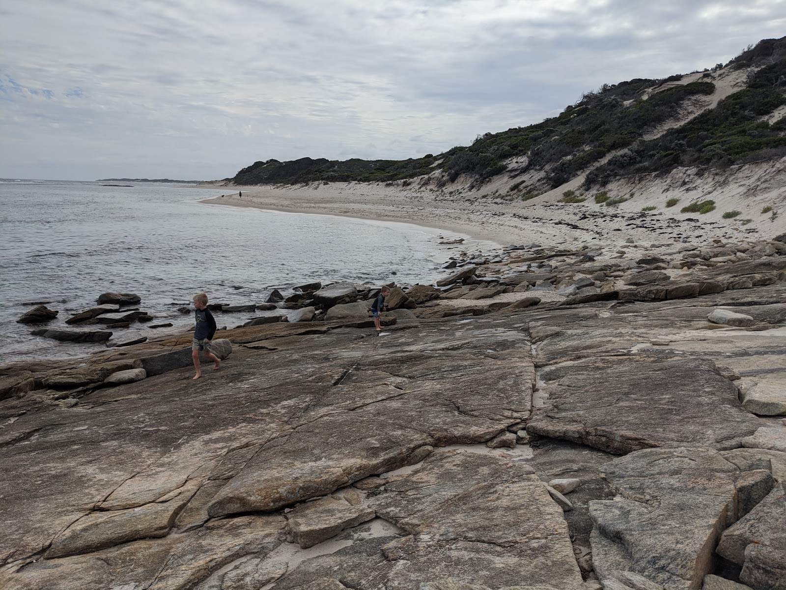 Munglinup Beach'in fotoğrafı - rahatlamayı sevenler arasında popüler bir yer