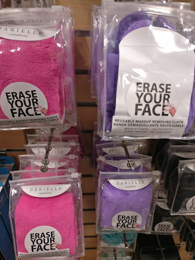 Shoe Store «DSW Designer Shoe Warehouse», reviews and photos, 9601 Skokie Blvd, Skokie, IL 60077, USA