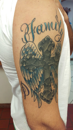 Tattoo Shop «Untouchable Ink», reviews and photos, 204 S Spring Garden Ave, DeLand, FL 32720, USA