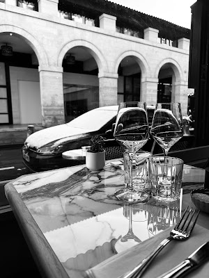 Juste devant le marche st germain à Paris
