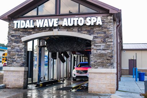 Tidal Wave Auto Spa en Watertown