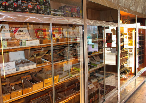 Tobacco Shop «Hideaway - Oakdale», reviews and photos, 1185 Geneva Ave N, Oakdale, MN 55128, USA