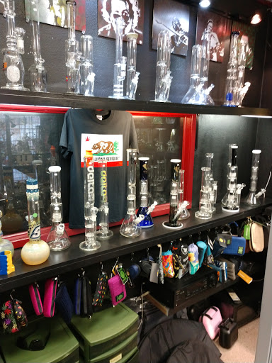 Tobacco Shop «Peace Pipe Smoke Shop», reviews and photos, 8492 Gravenstein Hwy, Cotati, CA 94931, USA