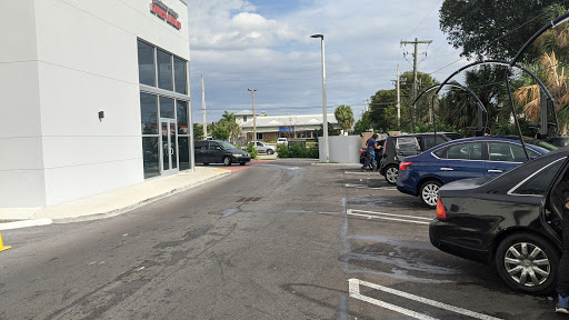 Whistle Express Car Wash en West Palm Beach