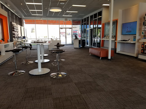 Cell Phone Store «AT&T Authorized Retailer», reviews and photos, 1435 W Lake St, Addison, IL 60101, USA