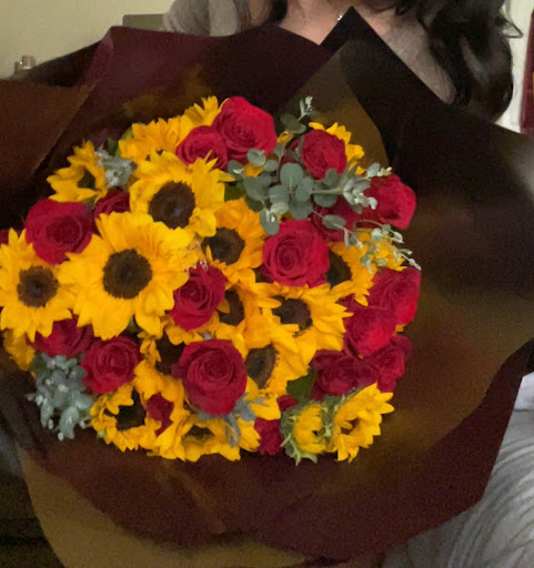Cynthias Flowers & Gifts image