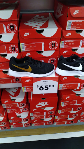 Shoe Store «Shoe Carnival», reviews and photos, 2945 Scottsville Rd, Bowling Green, KY 42104, USA