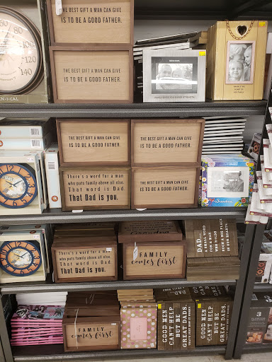 Discount Store «Bargains In A Box», reviews and photos, 4254 W Belmont Ave, Chicago, IL 60641, USA