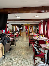 Atmosphère du Restaurant français La Guinguette Auvergnate à Villeneuve-Saint-Georges - n°17