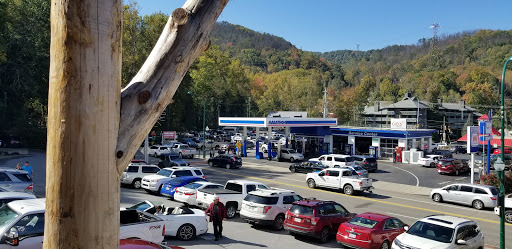 Outdoor Sports Store «Nantahala Outdoor Center Gatlinburg», reviews and photos, 1138 Parkway, Gatlinburg, TN 37738, USA