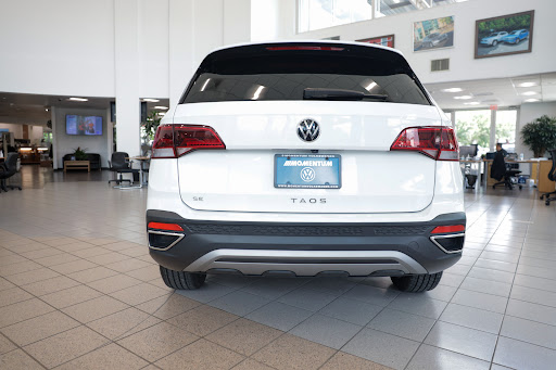 Volkswagen Dealer «Momentum Volkswagen», reviews and photos, 2405 Richmond Ave, Houston, TX 77098, USA