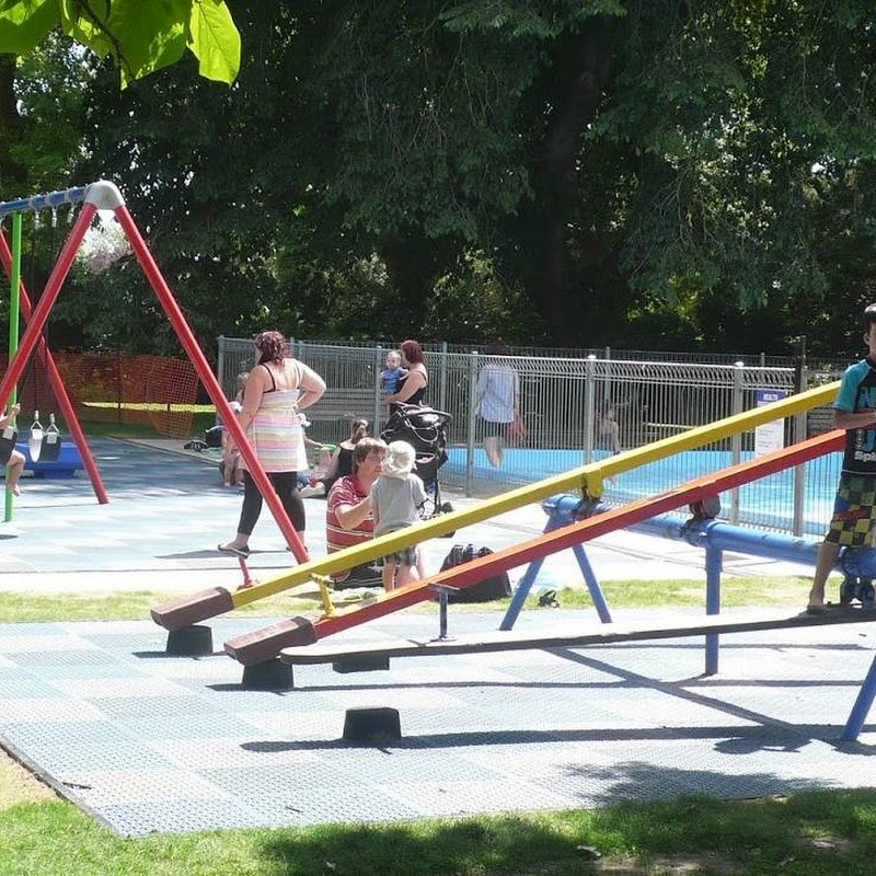 Woodham Park Kids Playground