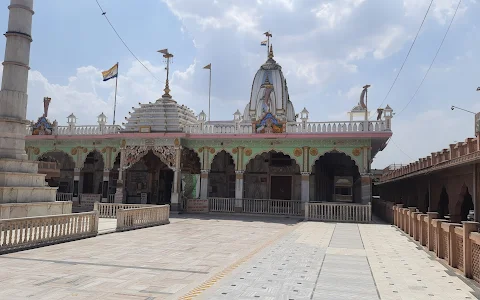 Shri Chandaprabhu Digamber Jain Atishay Kshetra Tijara ji image