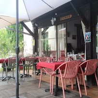 Atmosphère du Restaurant L'Etang d'O à Villemur-sur-Tarn - n°2