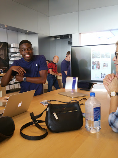 Computer Store «Apple Eton», reviews and photos, 28849 Chagrin Blvd, Woodmere, OH 44122, USA