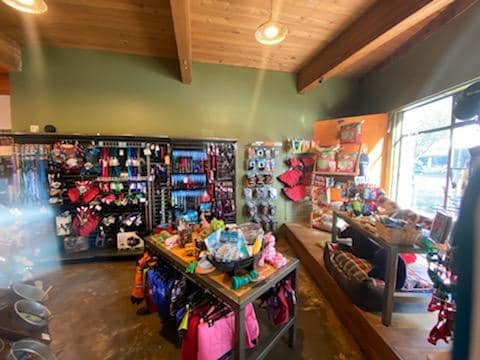 Pet Supply Store «Petapoluza Pet Supply & Grooming», reviews and photos, 114 N 36th St, Seattle, WA 98103, USA