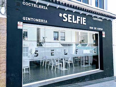 *Selfie - C. Jaén, 5, 29780 Nerja, Málaga, Spain