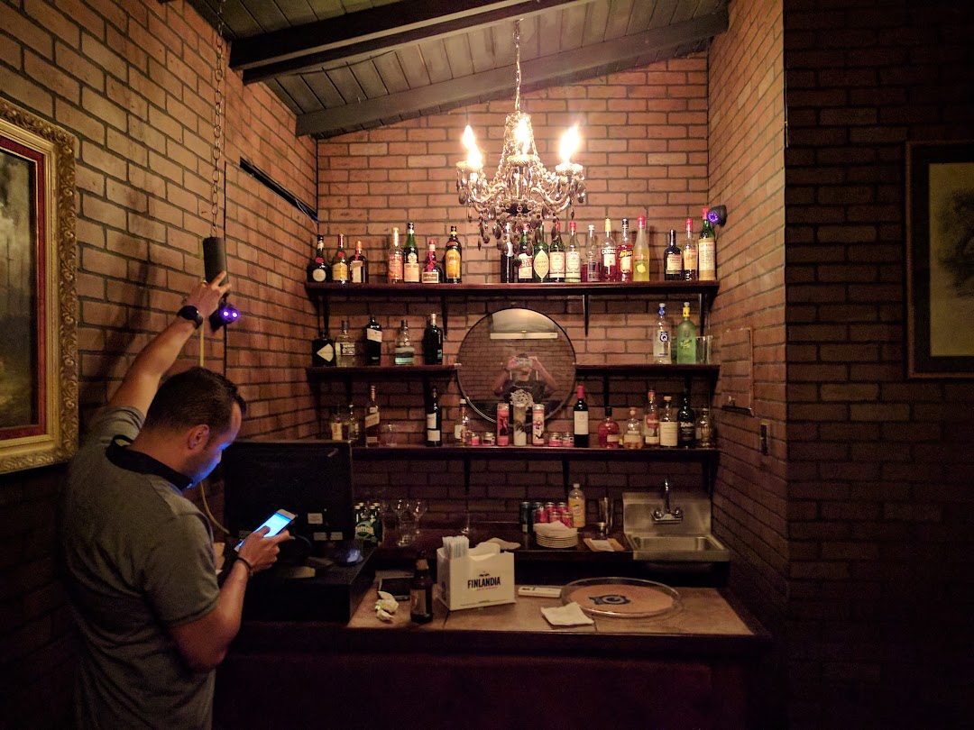 Ojal Speakeasy Bar