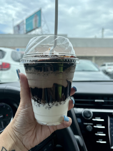 Ice Cream Shop «Carvel», reviews and photos, 15 Wood Ave, Linden, NJ 07036, USA