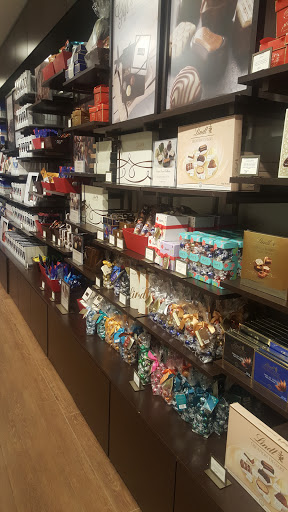 Shopping Mall «The Lake Buena Vista Factory Stores», reviews and photos, 15657 S Apopka Vineland Rd, Orlando, FL 32821, USA