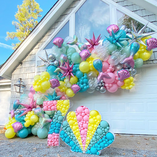 Balloon artist Hampton
