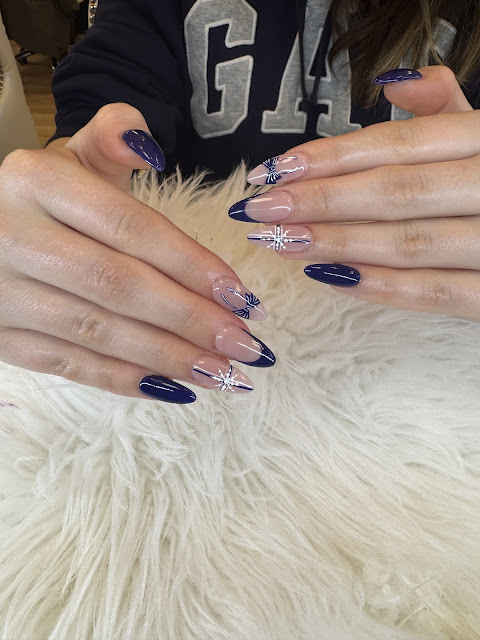 Lux nails