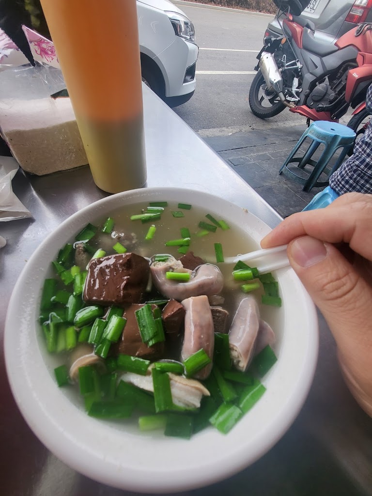 大骨控 臭豆腐 花枝炒麵 的照片