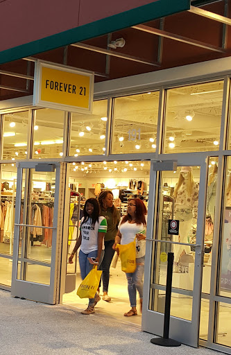 Outlet Mall «Tanger Outlet Savannah», reviews and photos, 200 Tanger Outlet Blvd, Pooler, GA 31322, USA