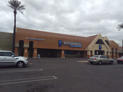 Thrift Store «7th St & Union Hills Goodwill Retail Store & Donation Center», reviews and photos, 710 E Union Hills Dr, Phoenix, AZ 85024, USA