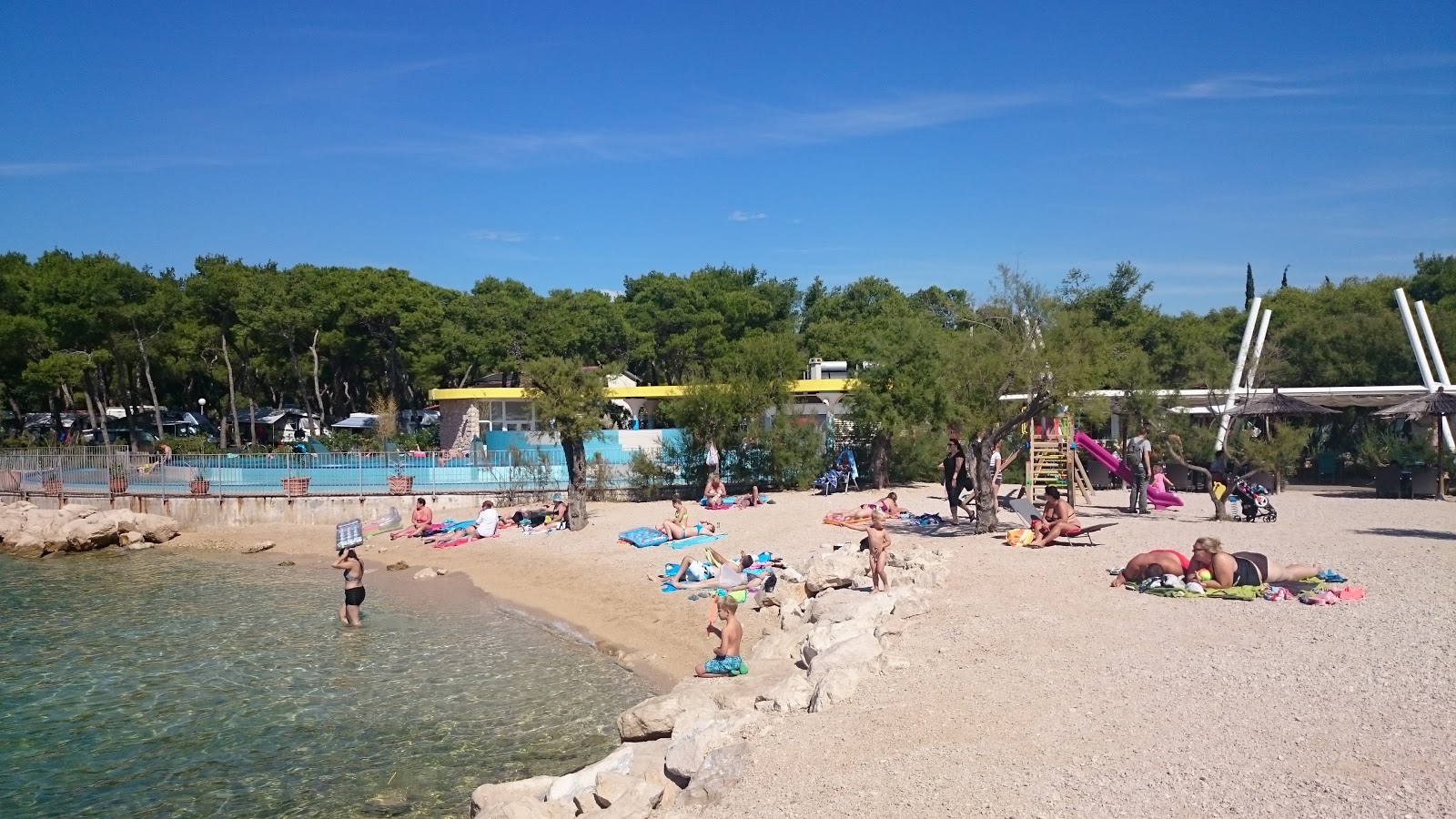 Foto de Solaris beach II com praia espaçosa