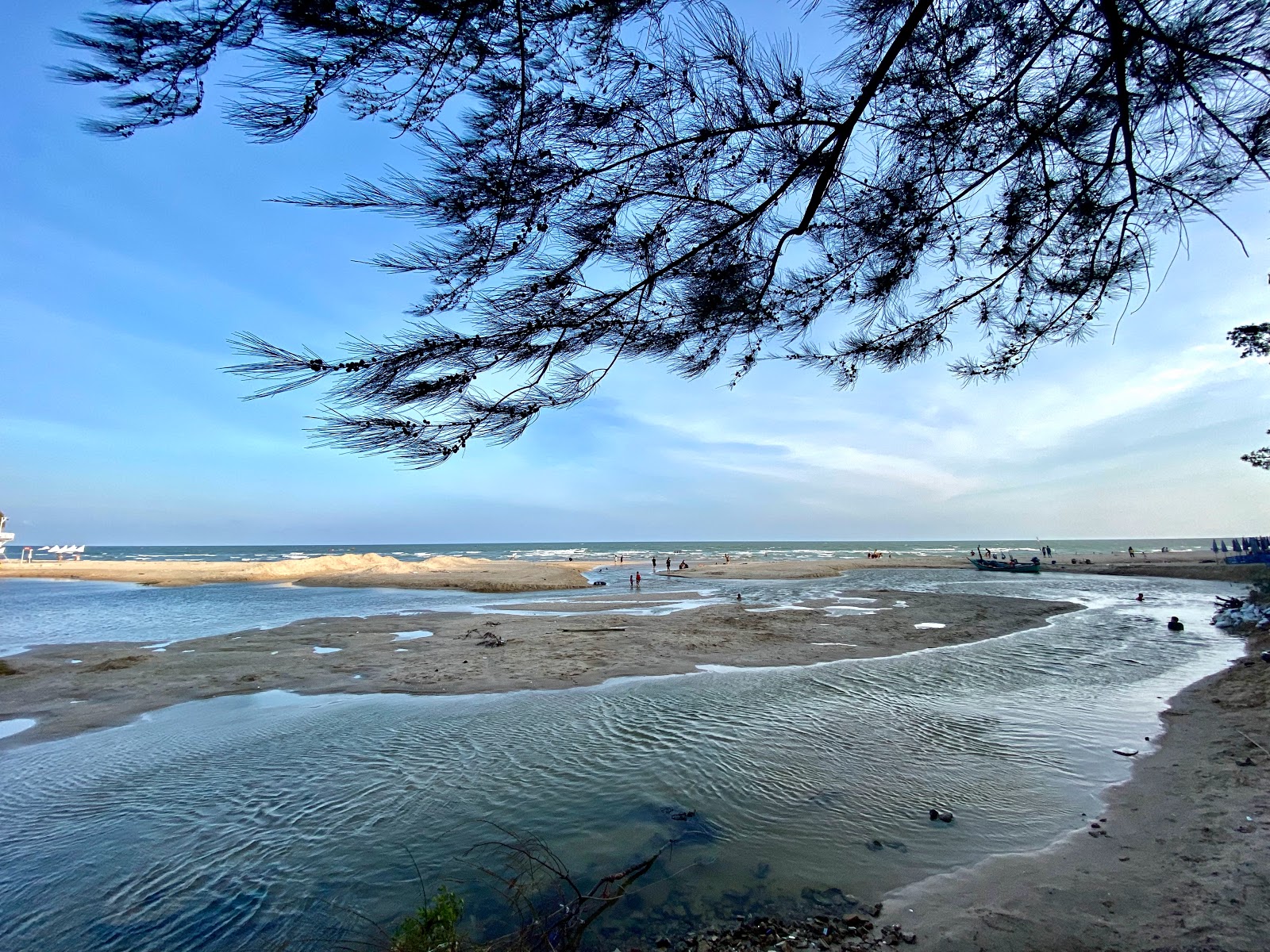 Foto av North Cha-am Beach - populär plats bland avkopplingskännare