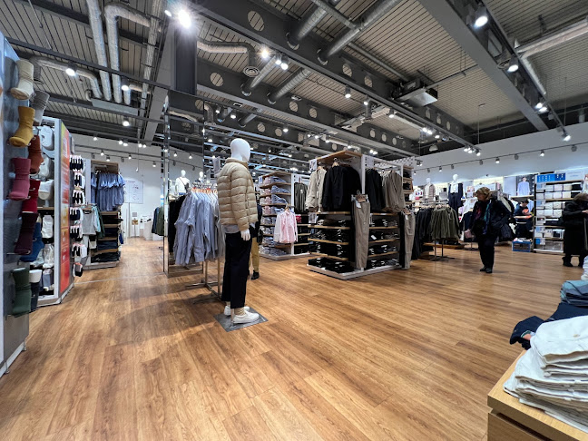 Reviews of UNIQLO Wimbledon in London - Clothing store
