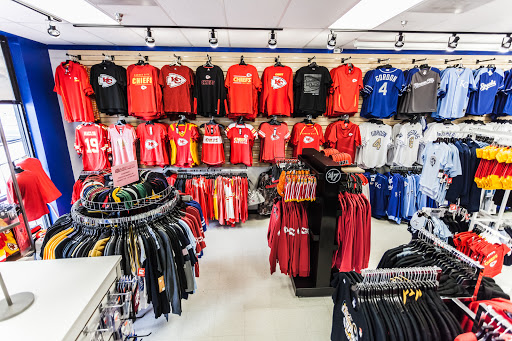 Sports Memorabilia Store «MO Sports Authentics, Apparel & Gifts», reviews and photos, 9767 N Cedar Ave, Kansas City, MO 64157, USA
