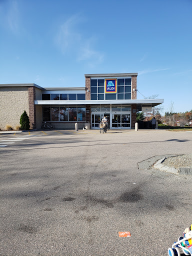 Supermarket «ALDI», reviews and photos, 225 E Main St, Milford, MA 01757, USA