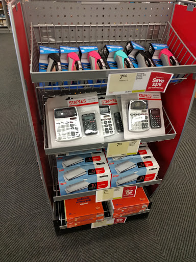 Office Supply Store «Staples», reviews and photos, 432 Randall Rd, South Elgin, IL 60177, USA