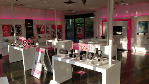 Cell Phone Store «T-Mobile», reviews and photos, 5650 Roswell Rd, Atlanta, GA 30342, USA