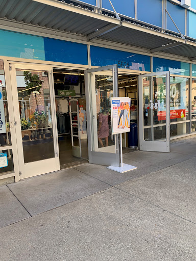 Clothing Store «Old Navy», reviews and photos, 5625 Bay St, Emeryville, CA 94608, USA