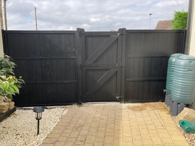 Broomfield Gates And Bespoke Joinery - Landscaper