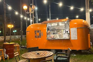 DETROIT SQUARE PIZZA and Beer Garden דטרויט פיצה ובירגרדן image