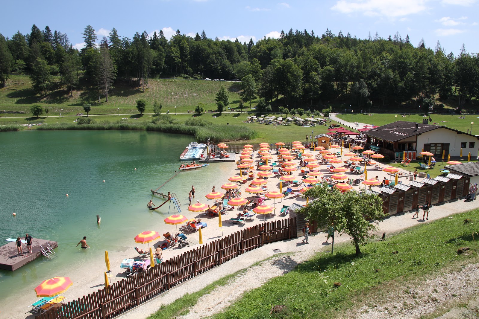 Foto von Lido Marzari di Lavarone mit beiger sand Oberfläche