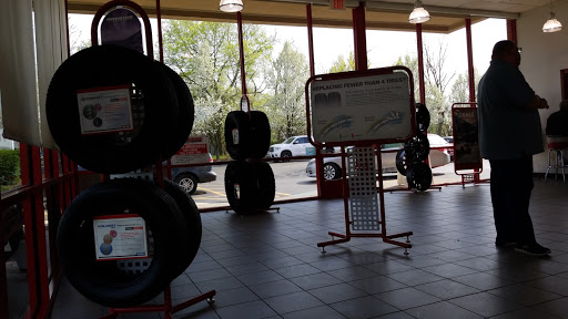 Tire Shop «Discount Tire Store - Aurora, IL», reviews and photos, 2445 Augusta Way, Aurora, IL 60506, USA