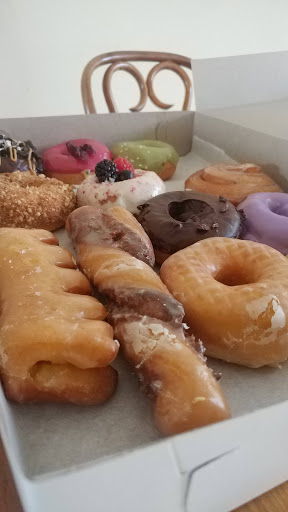 Donut Shop «Sweet Retreat Donuts», reviews and photos, 924 Pacific Coast Hwy, Long Beach, CA 90806, USA