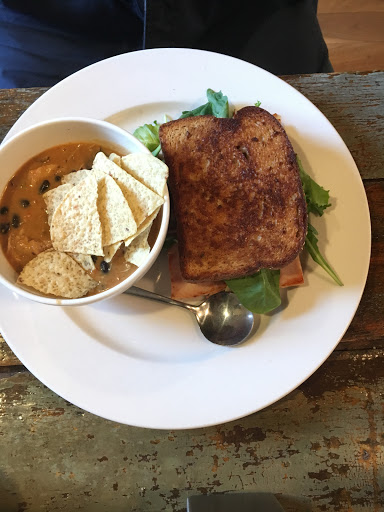 Restaurant «Uptowne Cafe», reviews and photos, 1217 Caledonia St, La Crosse, WI 54603, USA