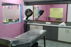 Get Look Ladies and kids beauty parlour image