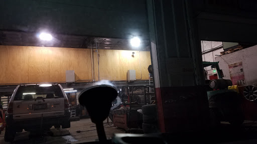 Tire Shop «Les Schwab Tire Center», reviews and photos, 1056 E Woodin Ave, Chelan, WA 98816, USA