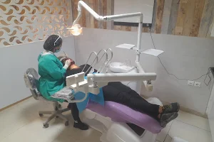 کلینیک دندانپزشکی رویال ROYAL DENTAL CLINIC image